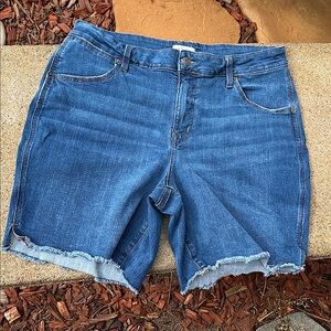M jeans by Maurice’s Ladies 16w Classic Blue Jean Bermuda  Shorts~curvy hi rise